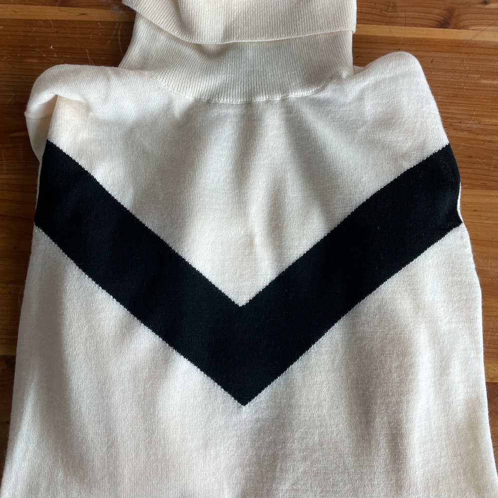 Women's Black and White Sweater